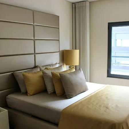 2 Bedrooms With Shared Pool And Wifi At * Lisbon