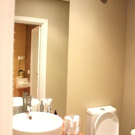 2 Bedrooms With Shared Pool And Wifi At Lisbon