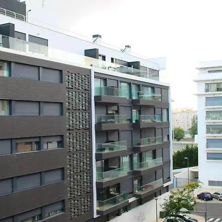 2 Bedrooms With Shared Pool And Wifi At *
